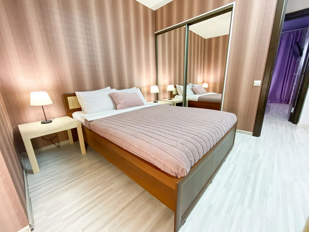 Семейная квартира с камином у ТЦ Аквамолл