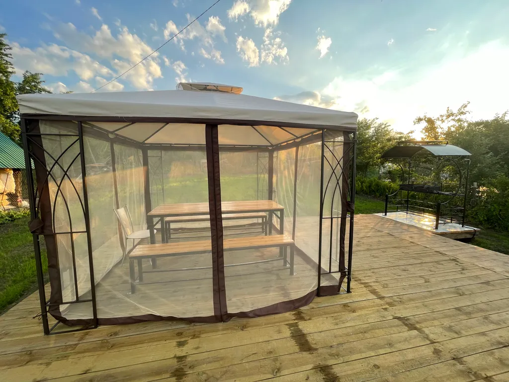 Дом с баней на берегу реки