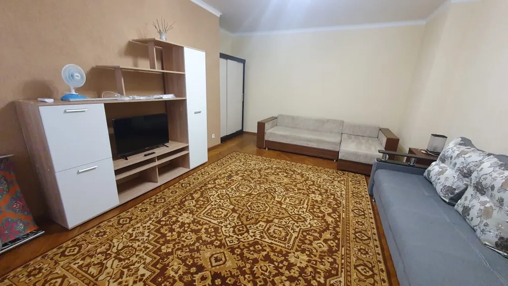 Квартира в центре города с собственным двориком и отдельным входом