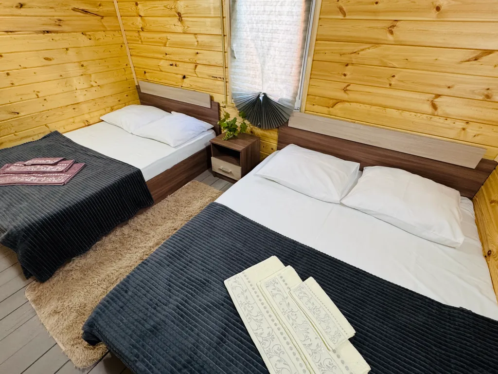 Домик 6-ти местный 2-х комнатный с кухней