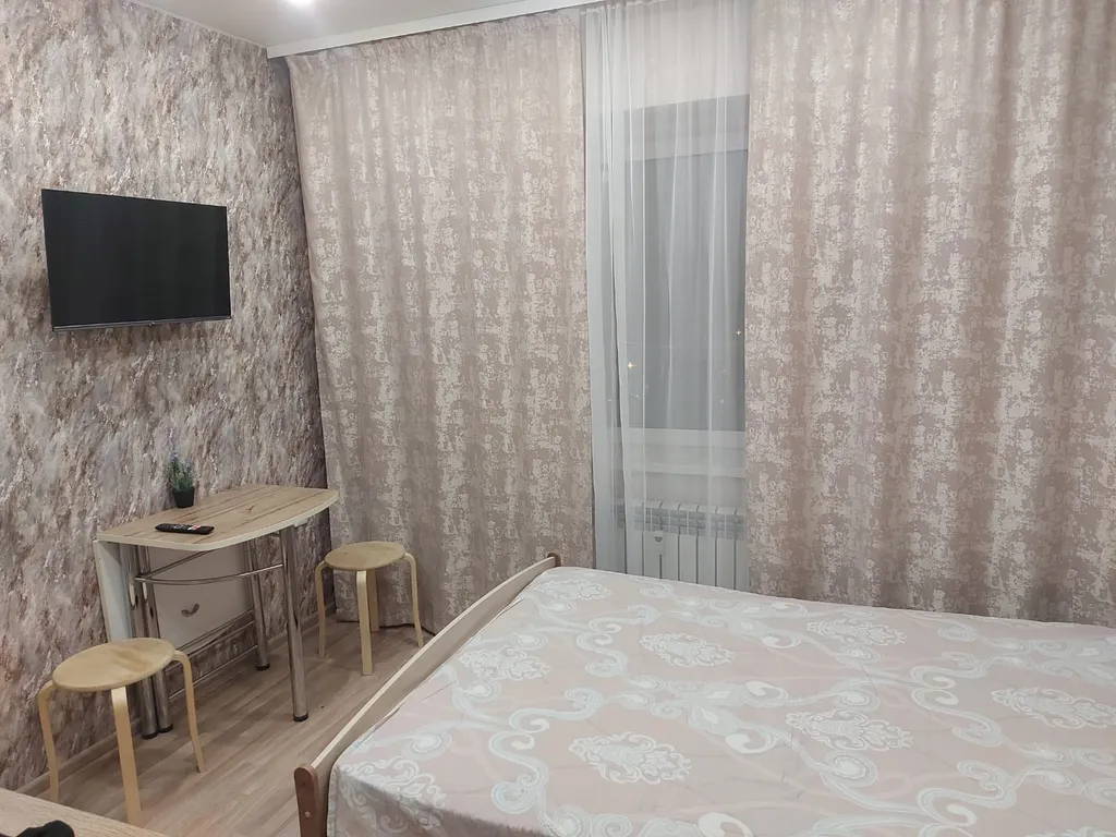 Сдaм квapтиpу-студию пocуточно в мкр. Юбилейный, 117/1.