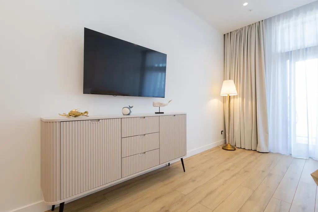 Молочный берег с панорамным видом на море