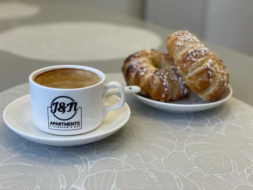 Двухкомнатные апартаменты с камином и террасой