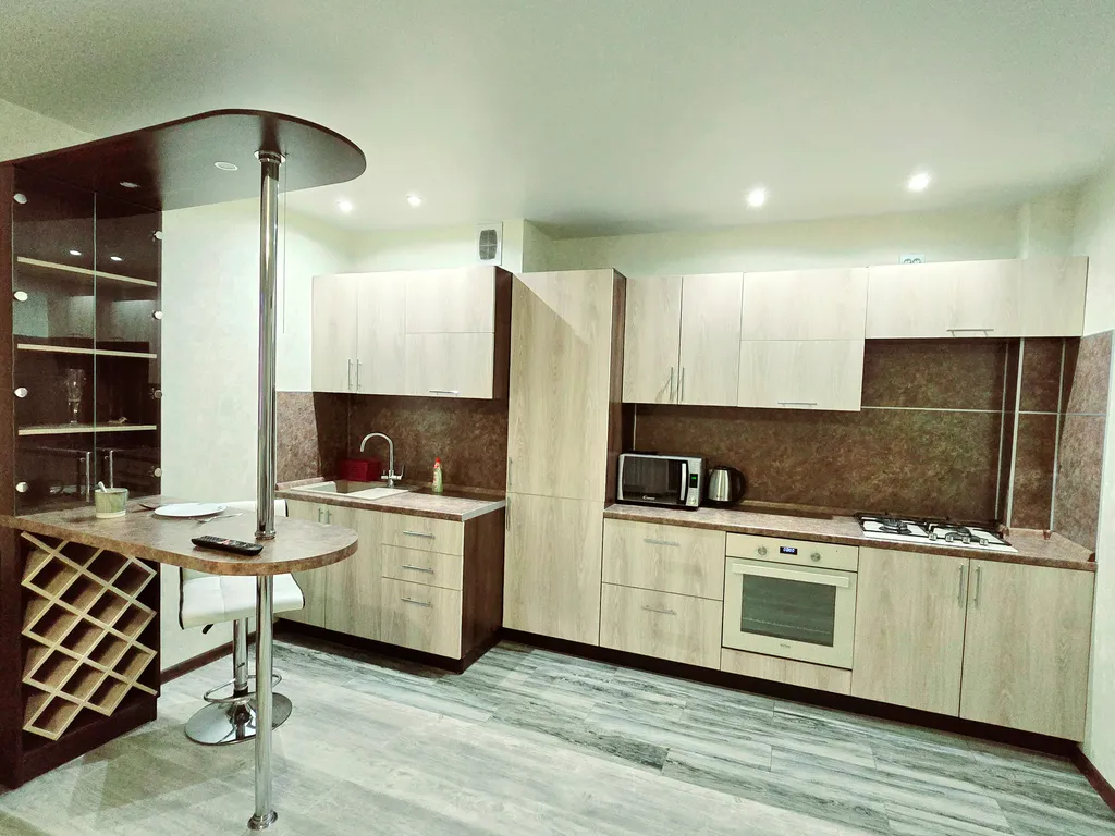 Шикарная квартира с огромным телевизором