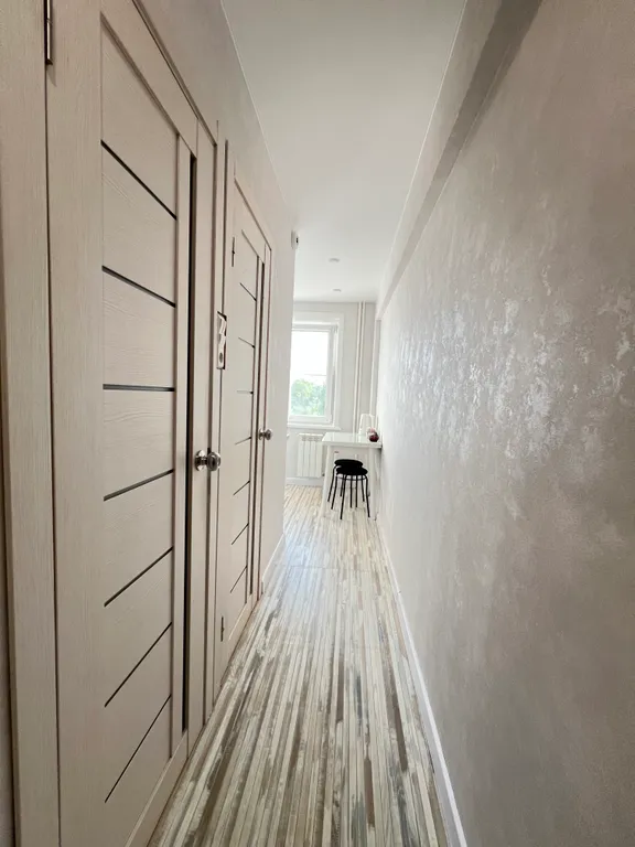 Квартира с большим телевизором и игровой приставкой