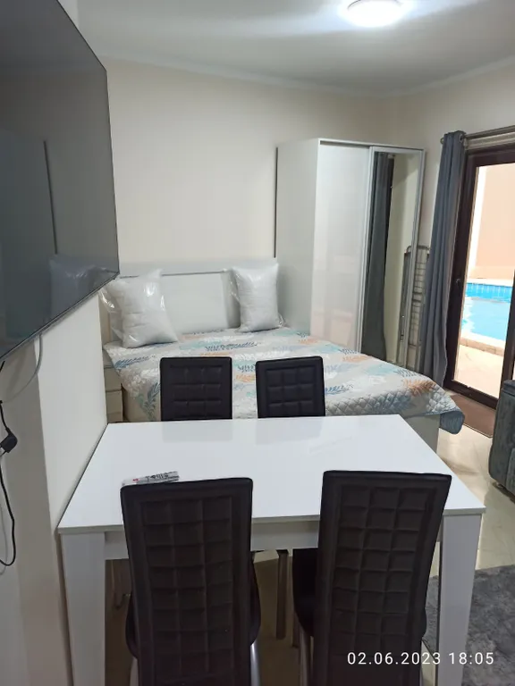 Большая студия у бассейна