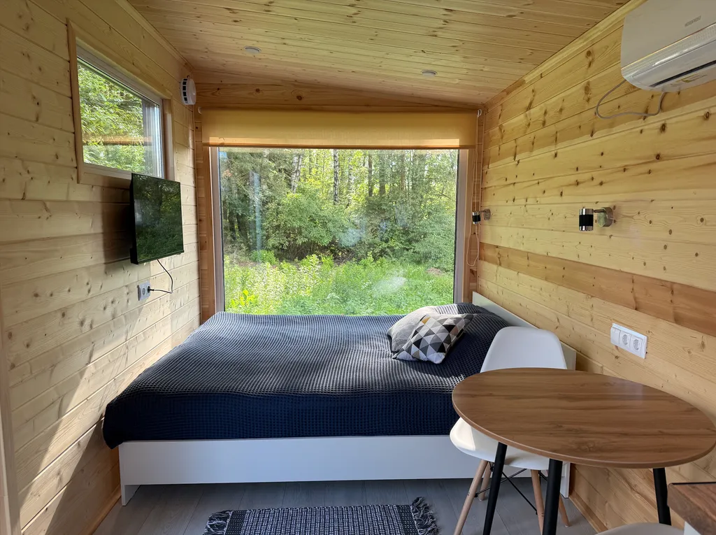 Домик с видом на лес