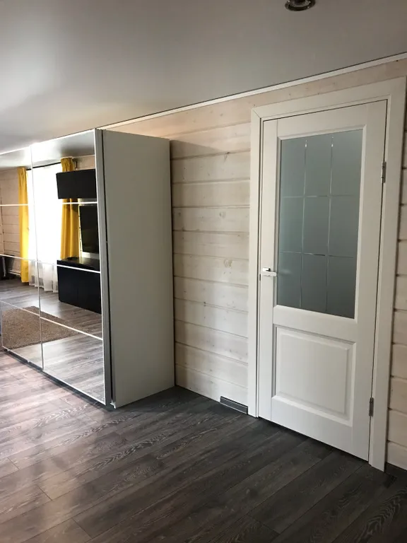 Дом на территории охотничьего хозяйства рядом с водохранилищем