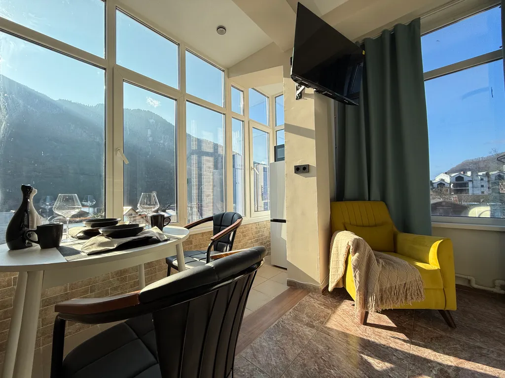 Квартира с шикарным видом на горы в центре Красной поляны