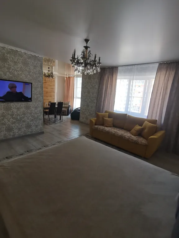 Просторная квартира-студия в Лазурном