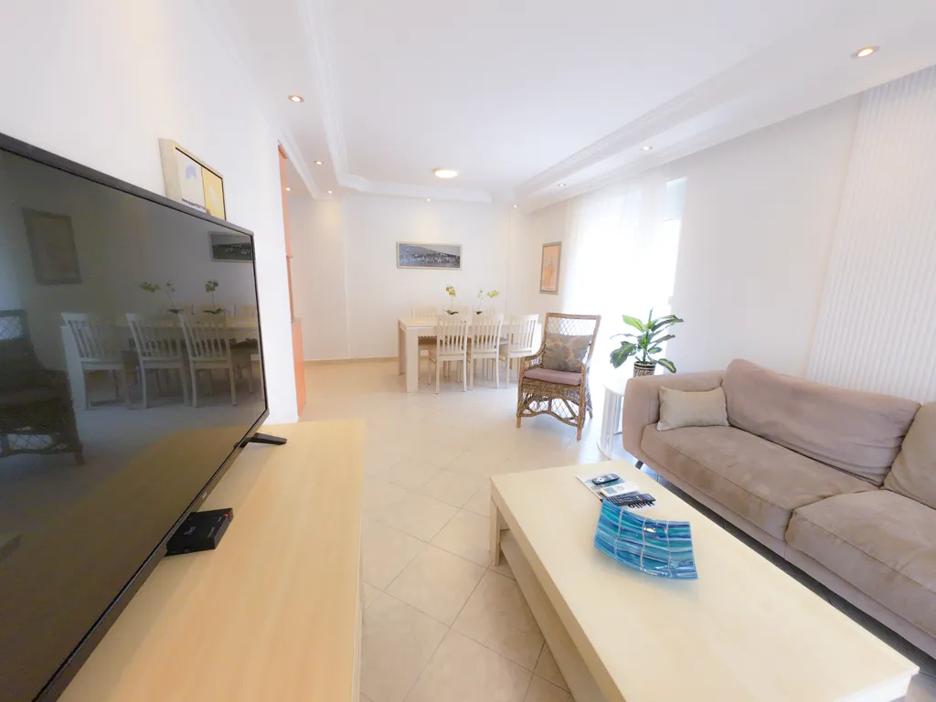 Уютная квартира с видом на бассейн и сад