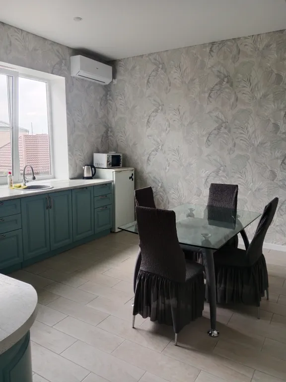 Большая квартира с индивидуальным отоплением на Палестине