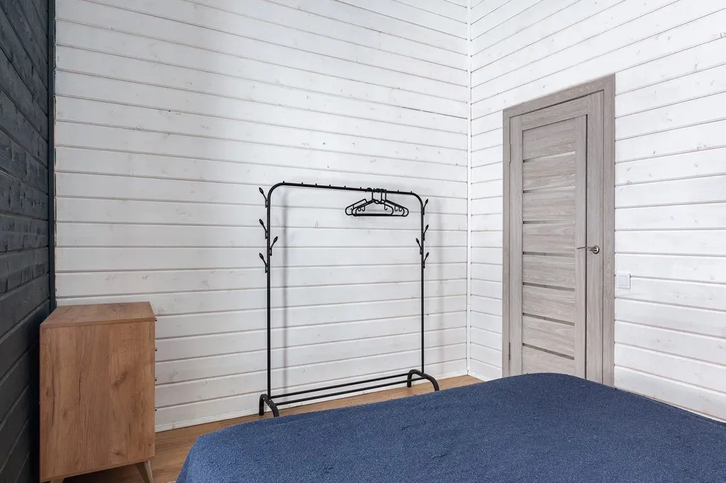 Современный дом с баней в лесу