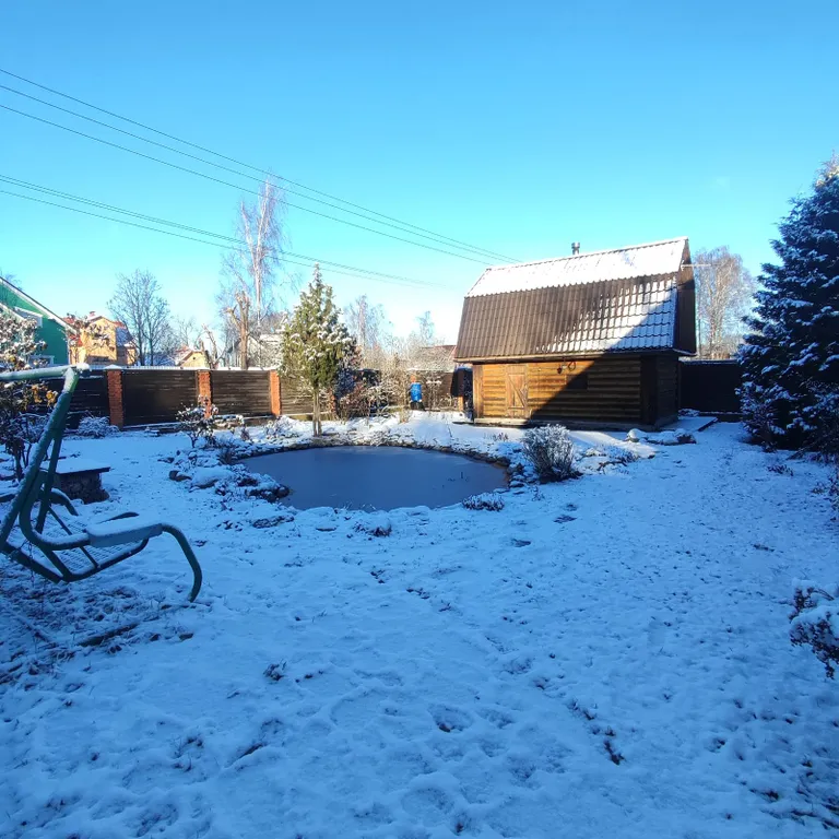 Дом с прудом