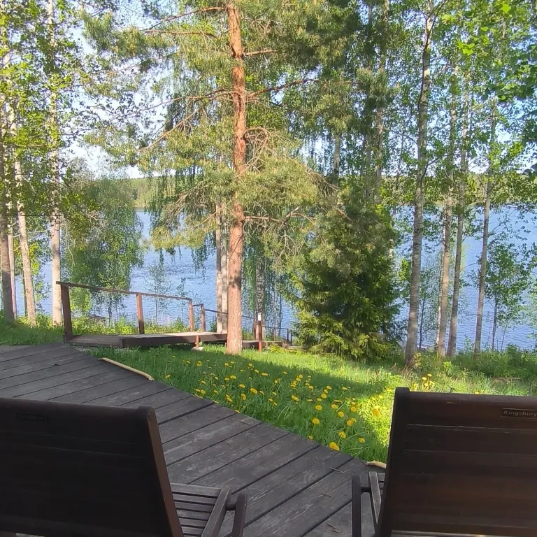 Дом на скале с панорамным видом на озеро