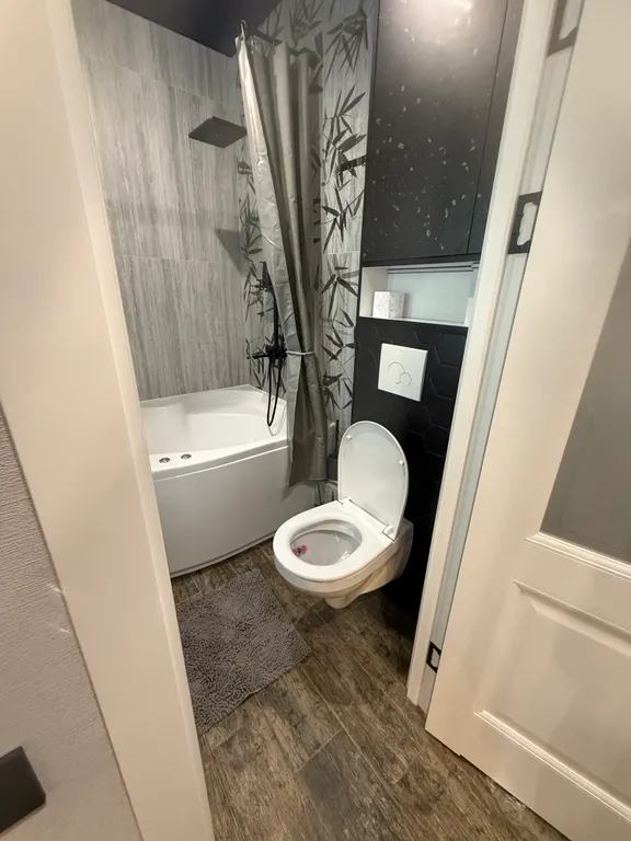 Квартира с водными панелями и джакузи