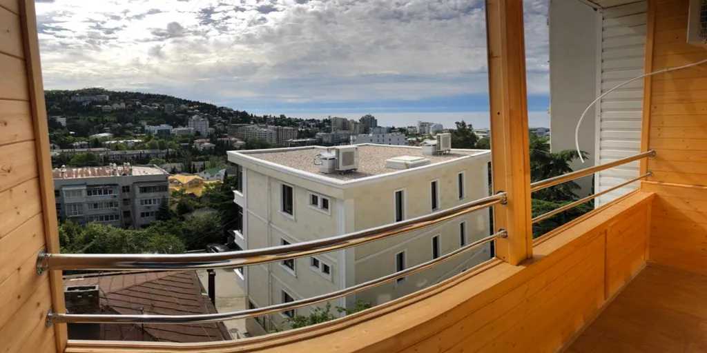 2-комнатная квартира с балконом и прекрасным видом на море и горы — аренда посуточно в Ялта