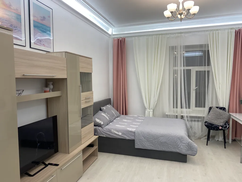 Тихий Невский у метро, с парковкой