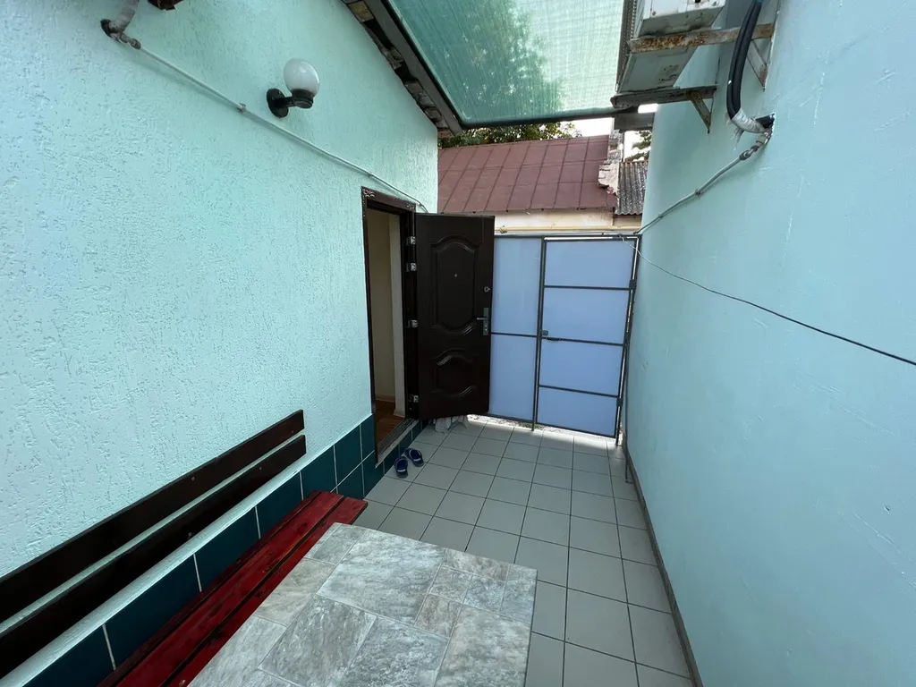 Двухкомнатный дом-студия со своим двором у парка Фрунзе