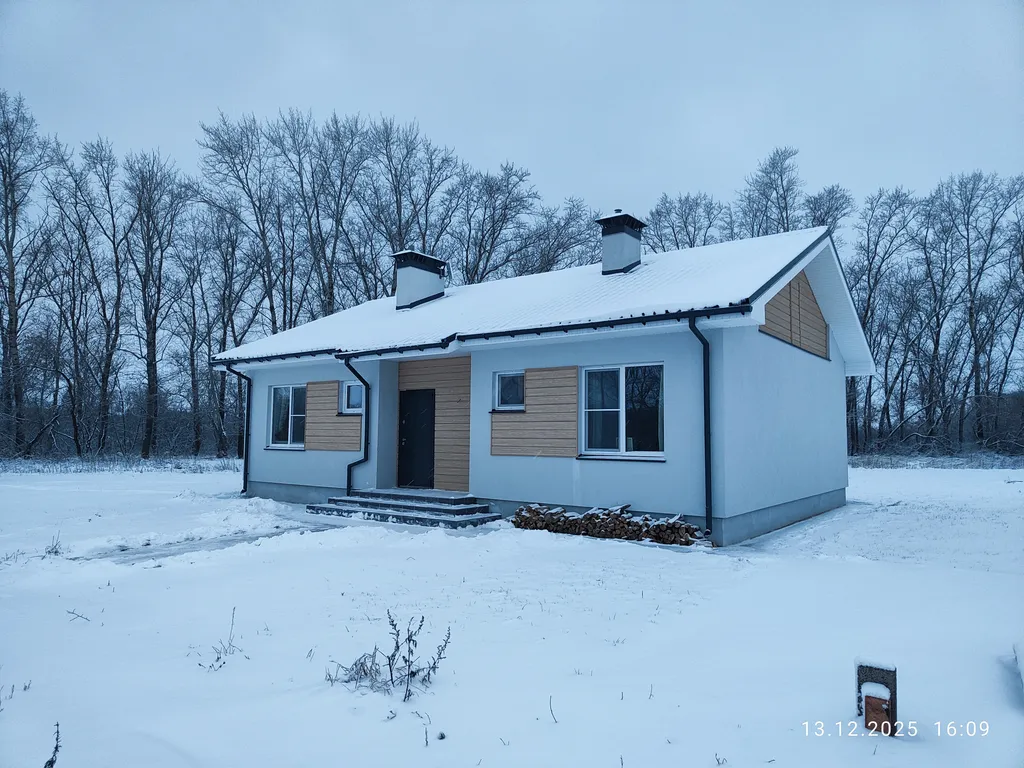 Уютный домик на берегу озера