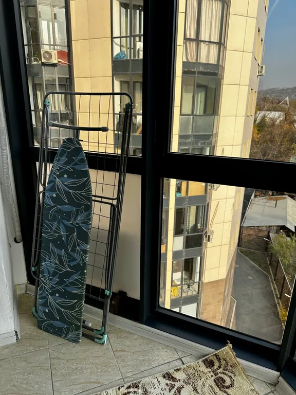 Студия с видом на горы у входа в Центральный парк