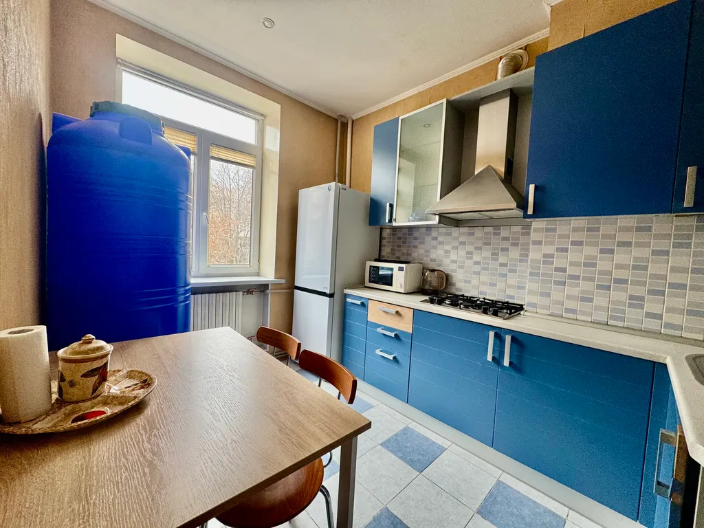 Двухкомнатная с круглосуточной водой