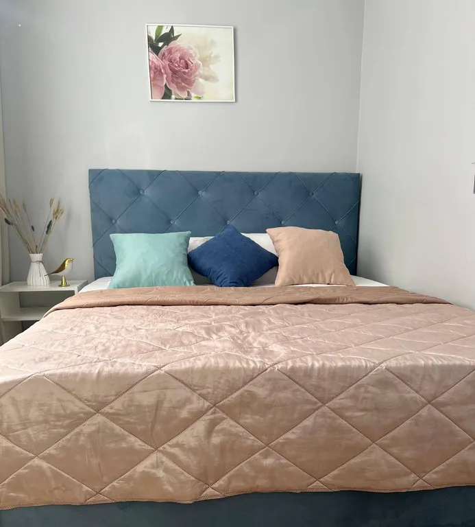 Дом сапфир с бассейном в центре