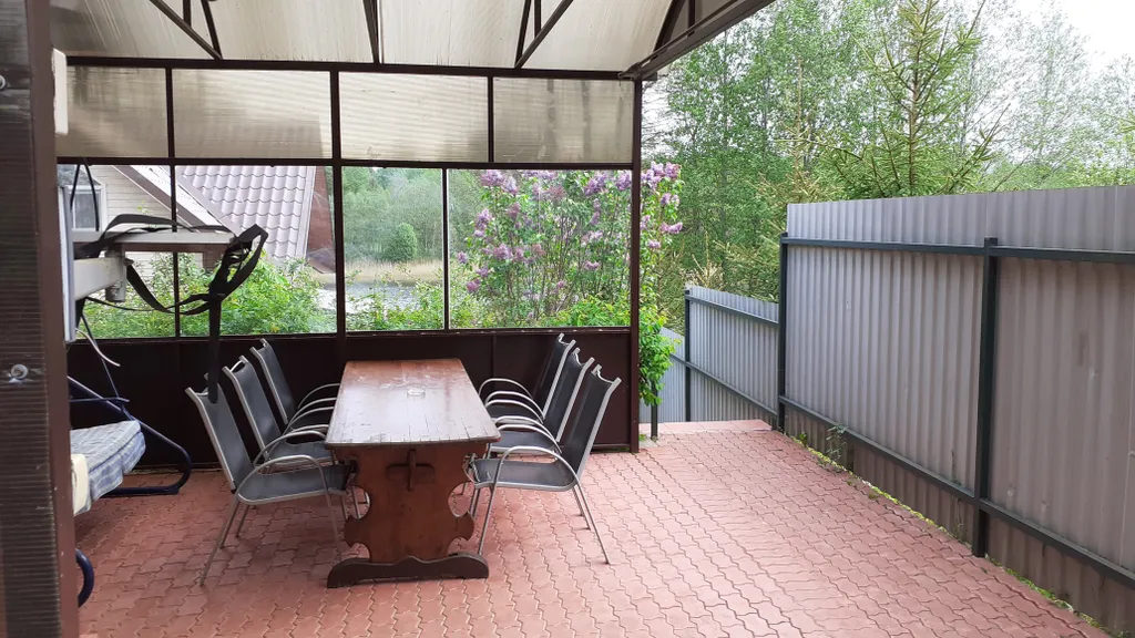 Дом на берегу озера Селигер