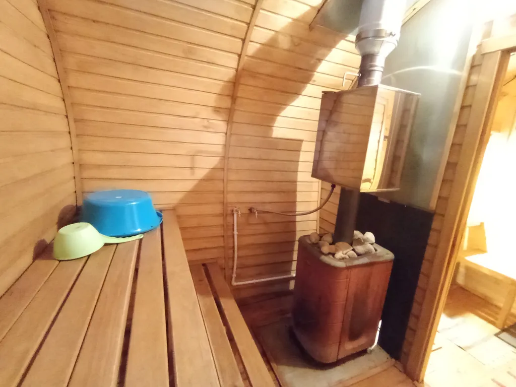 Домик с баней и купелью на дровах на участке 20 соток