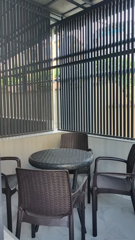 Новые уютные просторные апартаменты с открытым балконом возле моря