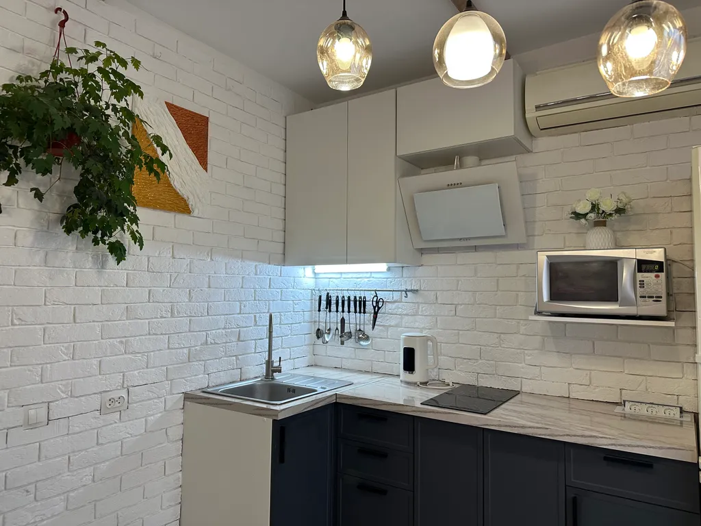 Дизайнерская евродвушка с ванной в тихом районе