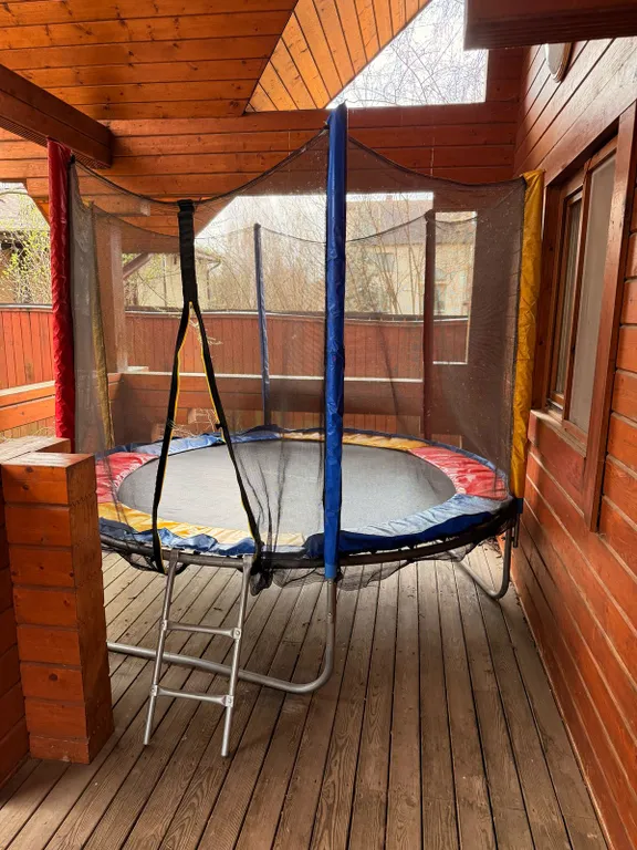 Уютный дом у березок