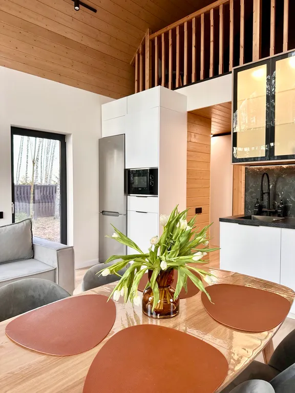 Новый панорамный барнхаус с сауной на лесном участке