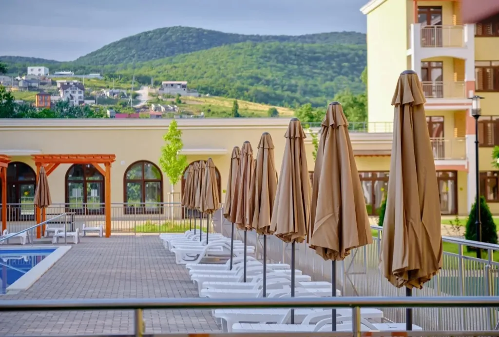 Квартира в Долине Сукко, 5 бассейнов на территории, качели на балконе