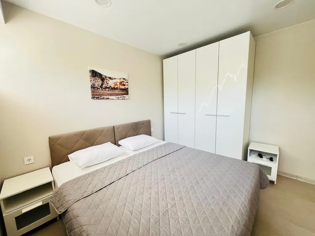 Квартира с бассейном на территории