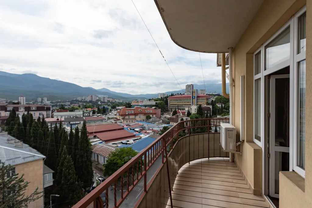 Просторная 3-комнатная квартира с видом на курортную жизнь