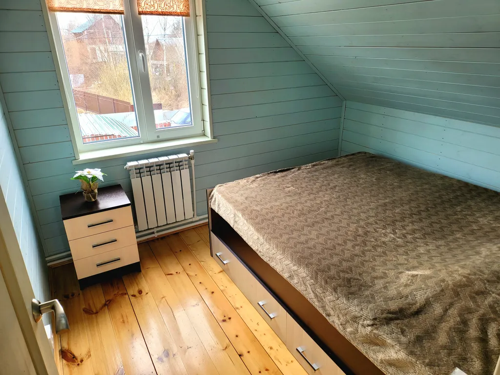 Дом с баней для большой семьи или дружной компании рядом с озером.