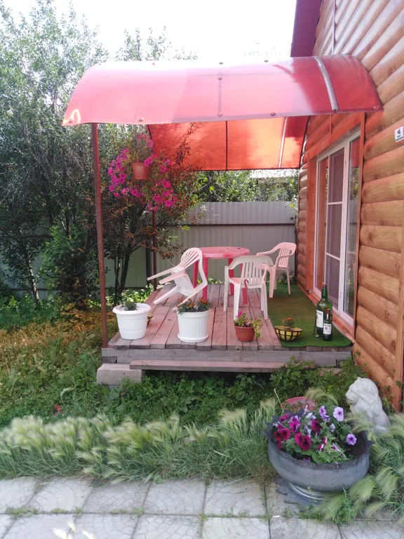 Домик, банька, чан, на берегу реки Белой