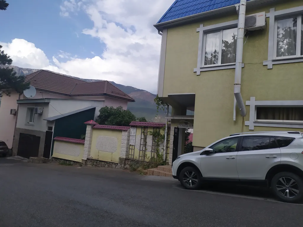 Коттедж 6-комнатный Дом — аренда посуточно в Виноградное (Ялта)