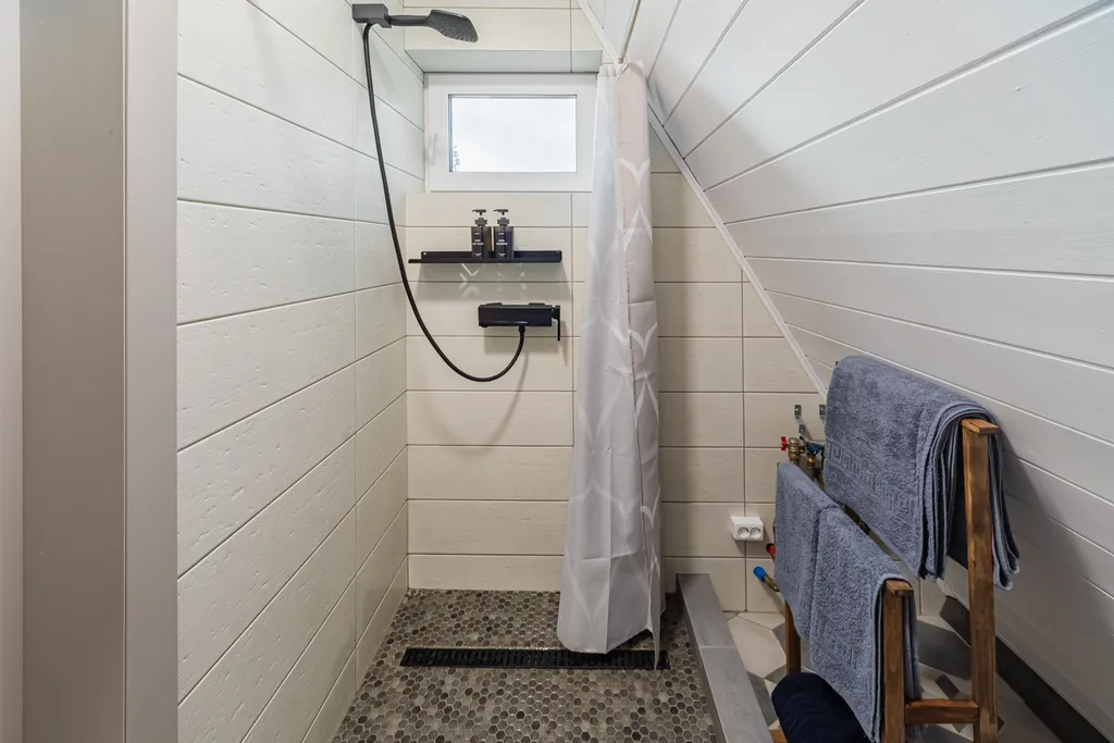 А-фрейм в сказочном зимнем лесу