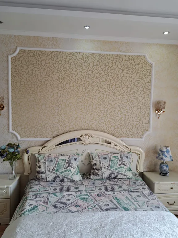 Трёхкомнатная, три кровати, диван, самый центр левого берега