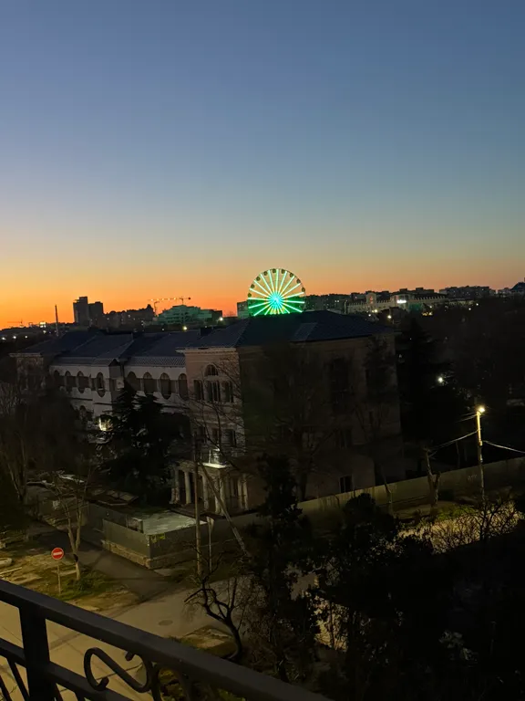 Просторная светлая квартира рядом с морем