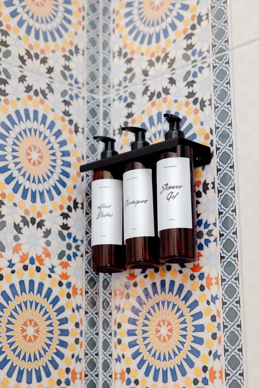 Домик у моря с бассейном