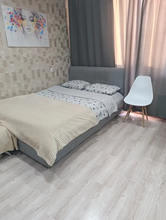 Уютная студия с видом на пруд