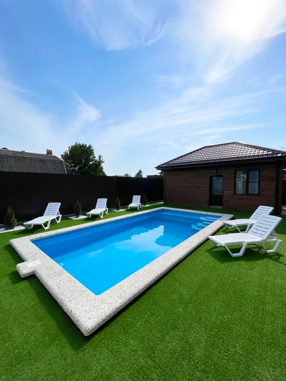 Коттедж с баней и теплым бассейном