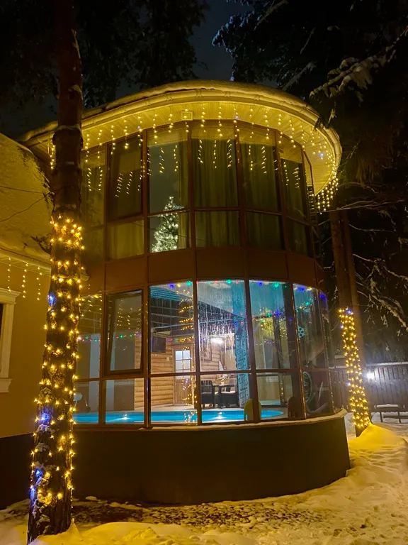 Коттедж с теплым бассейном и баней на дровах