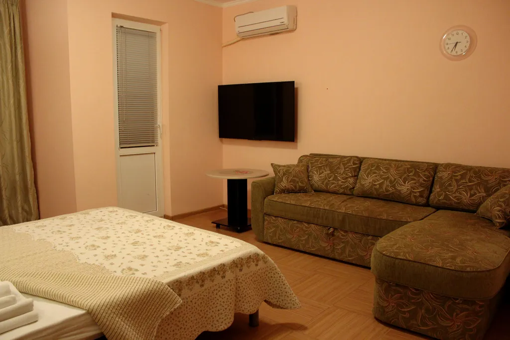 Комната с балконом