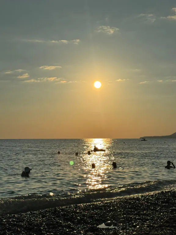 Уютный дом a-frame с видом на горы на побережье Чёрного моря