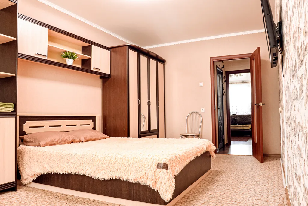 Двушечка возле Леруа