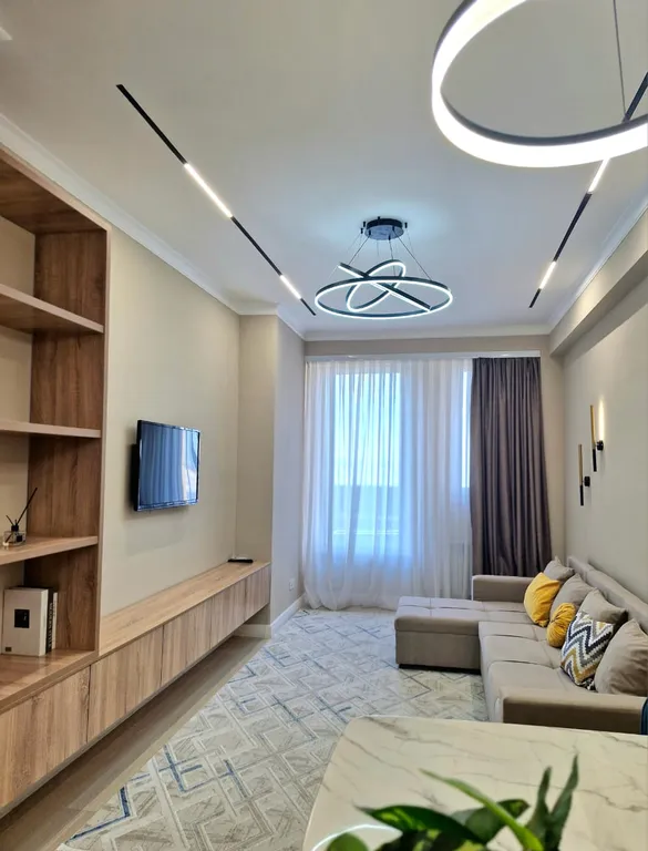 Стильная квартира с балконом в верхней части города